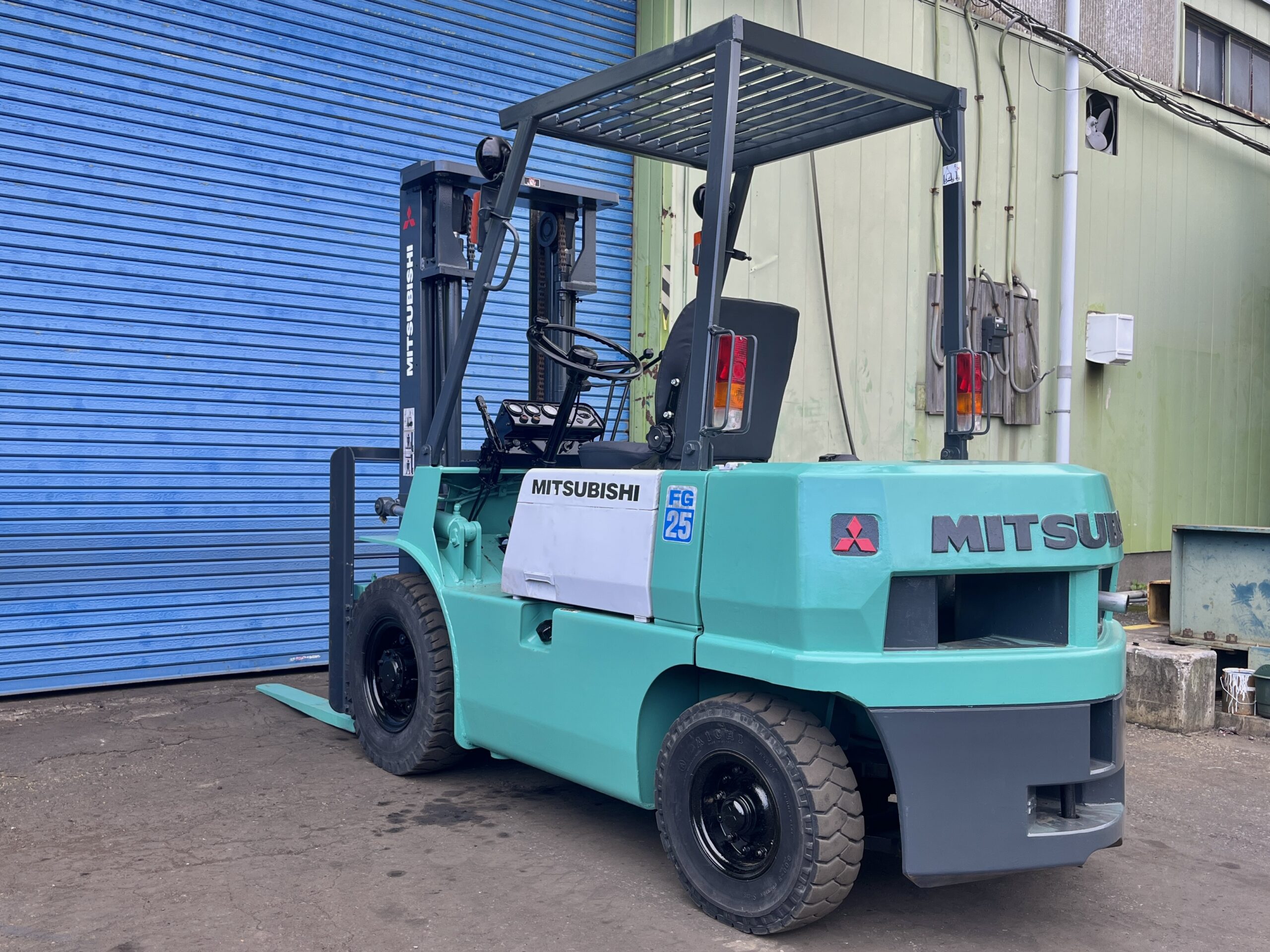 MITSUBISHI 2.5トン (3) MITSUBISHI 2.5トン (3)