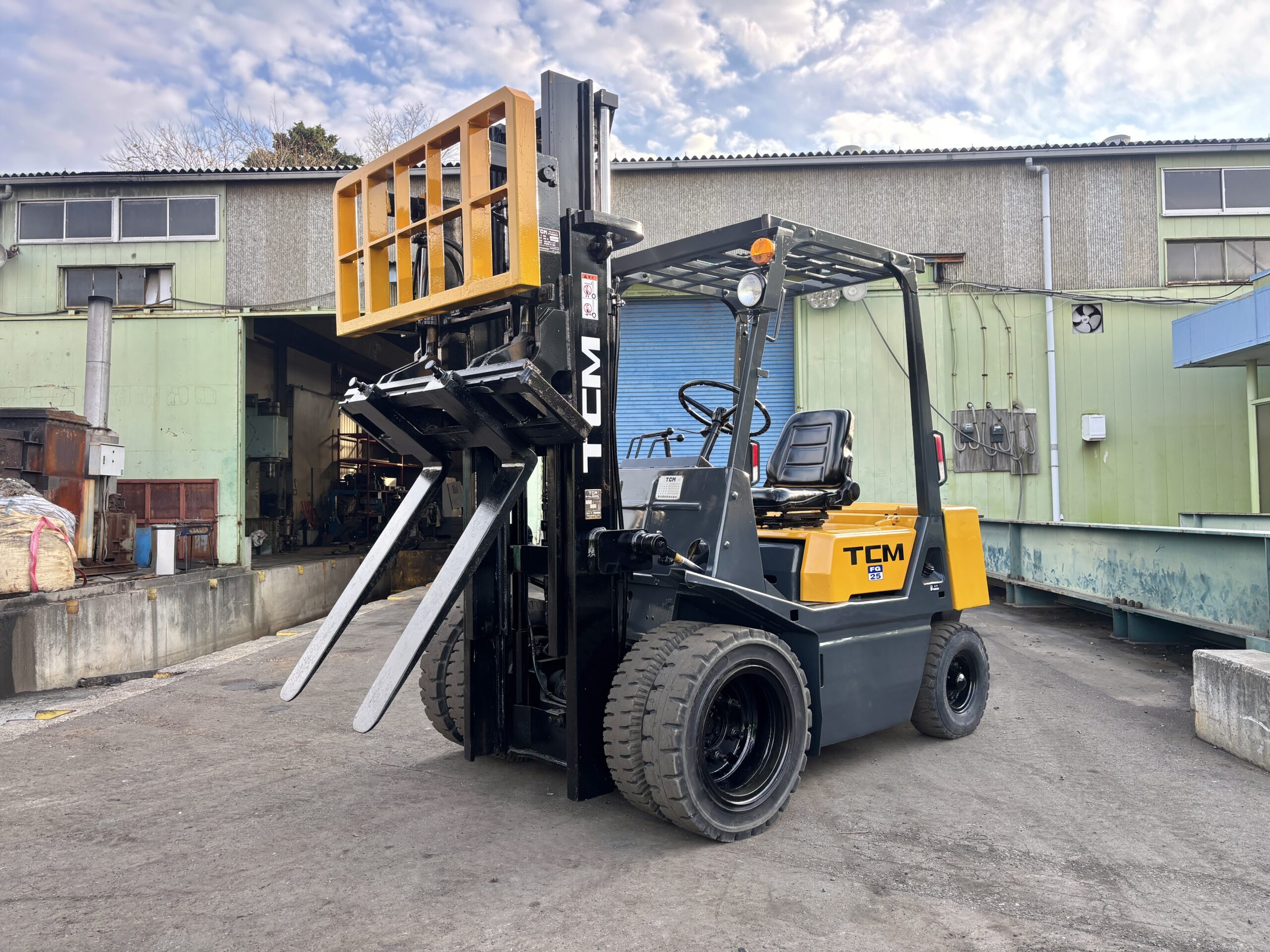 TCM FG25 ヒンジ (1) TCM FG25 ヒンジ (1)